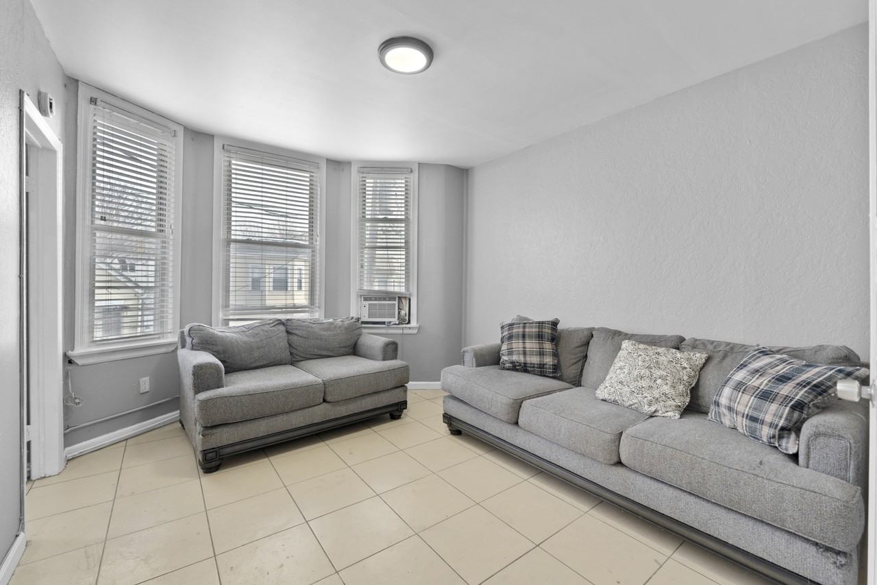 6113 Washington St #3 - Photo 5 of 7