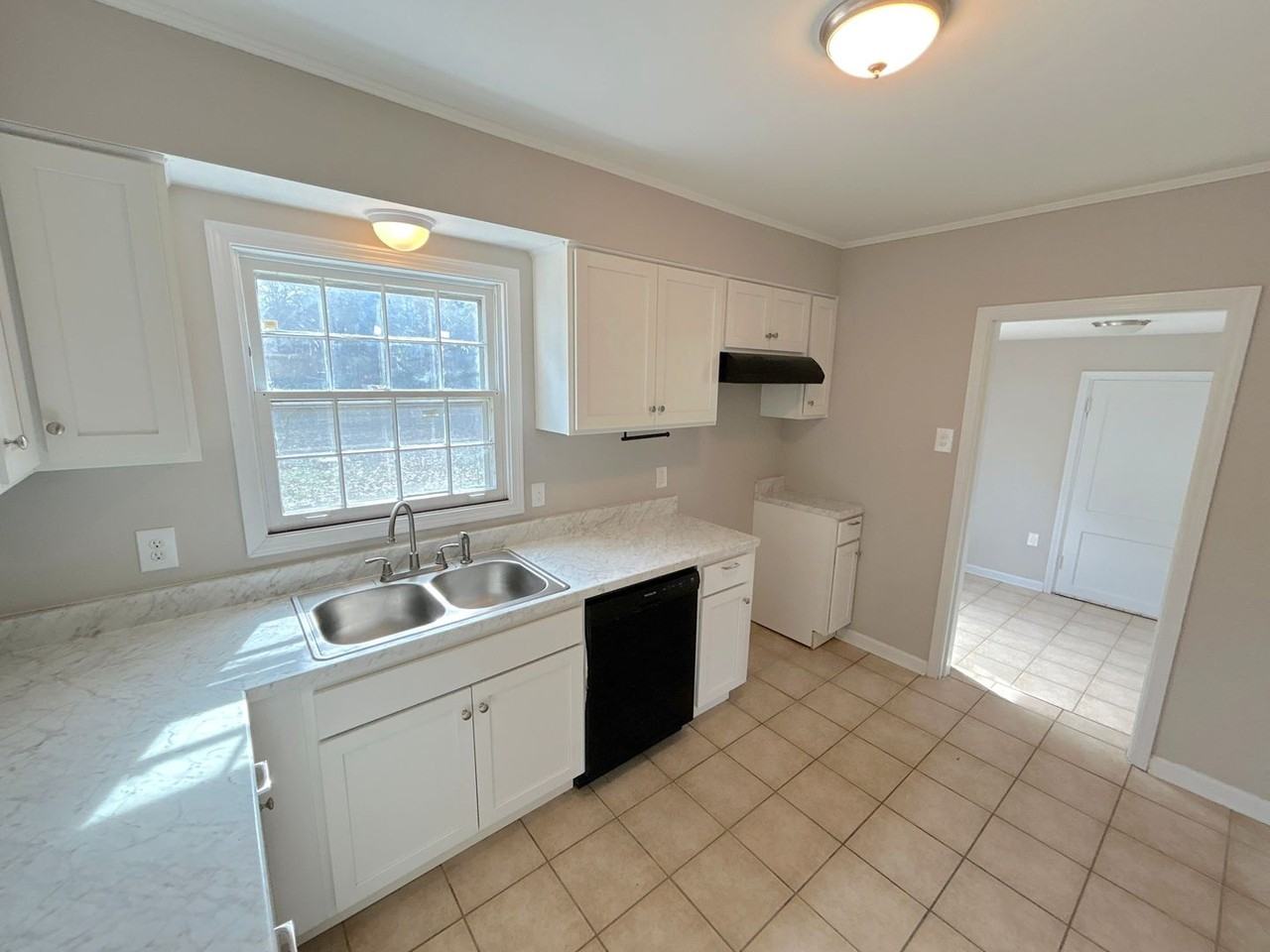 994 Patterson Cv - Photo 2 of 14