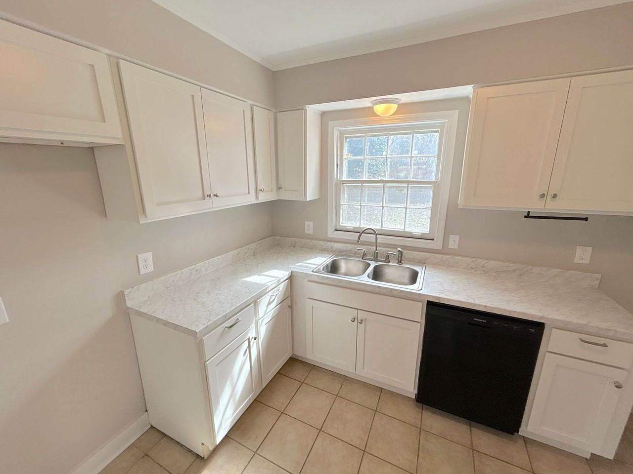 994 Patterson Cv - Photo 3 of 14