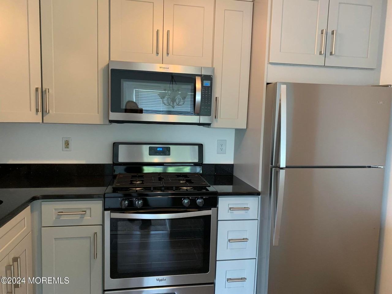 462 Magnolia Ct - Photo 3 of 15