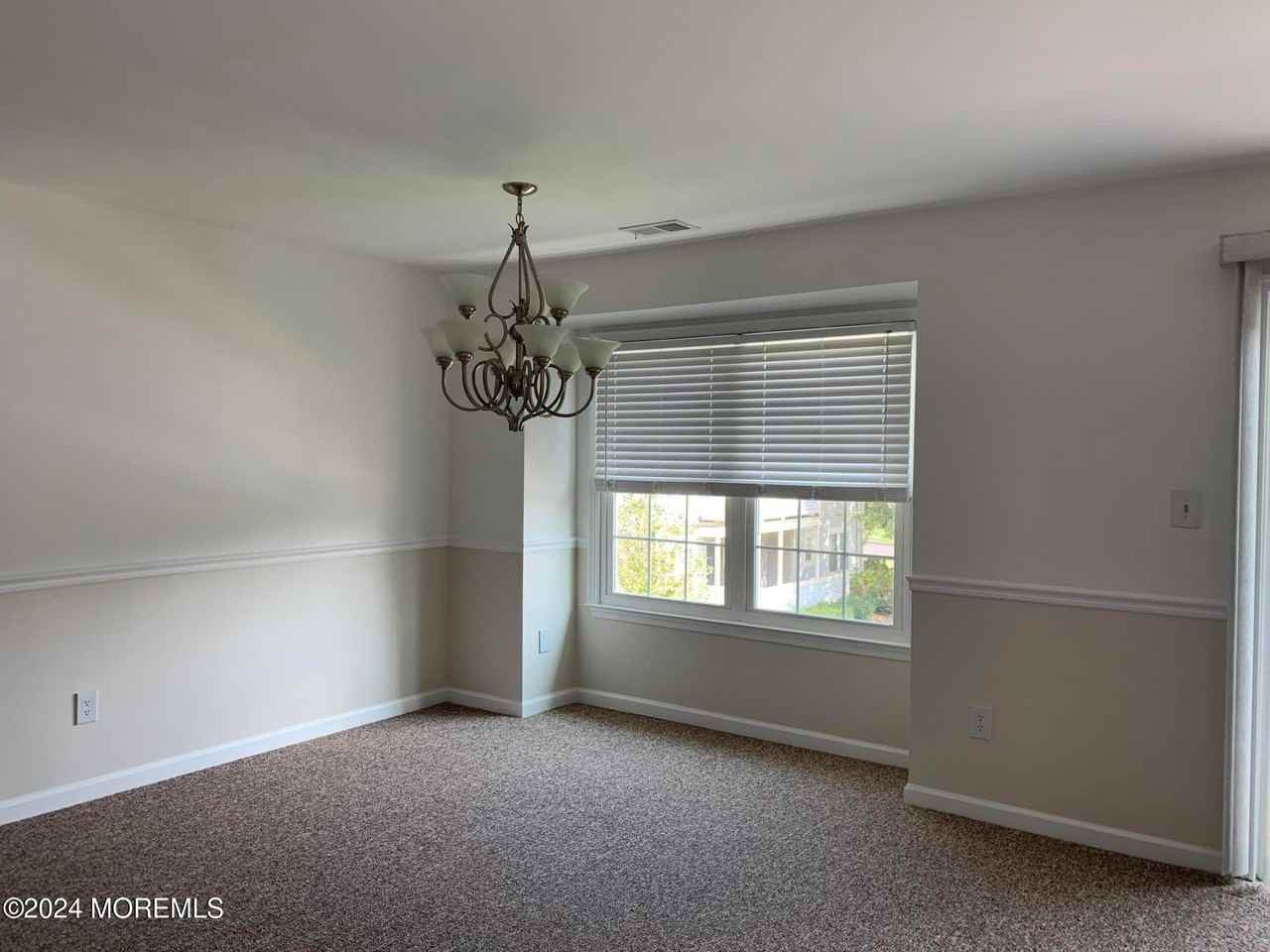 462 Magnolia Ct - Photo 4 of 15