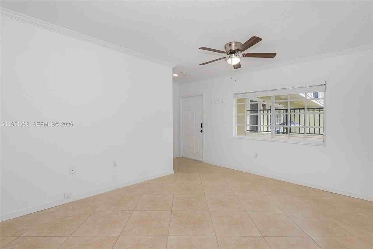 1000 Palm Trl #6 - Photo 5 of 27