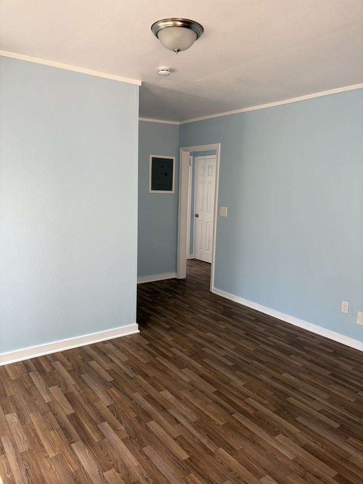 3155 Shirley Dr - Photo 2 of 10