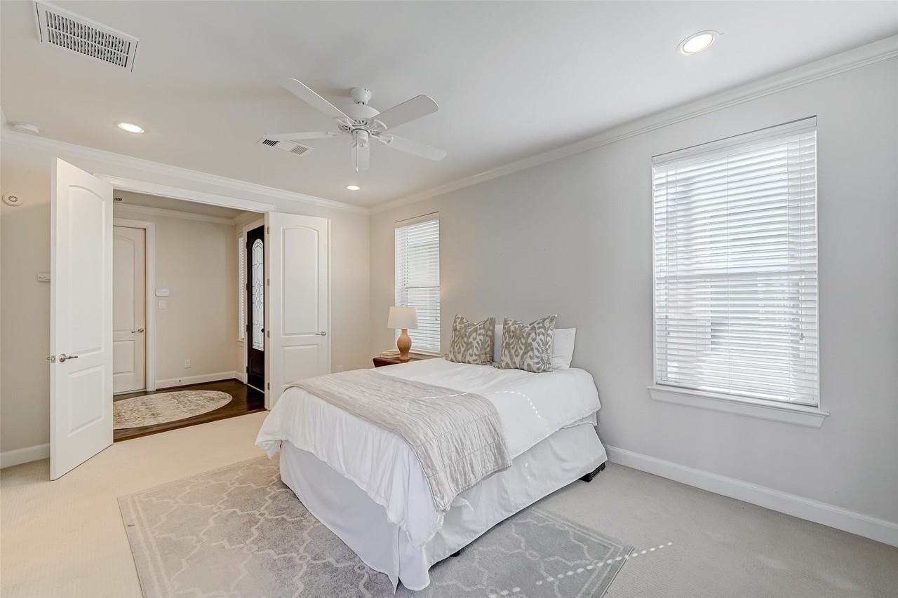 1035 Ashland St - Photo 6 of 35