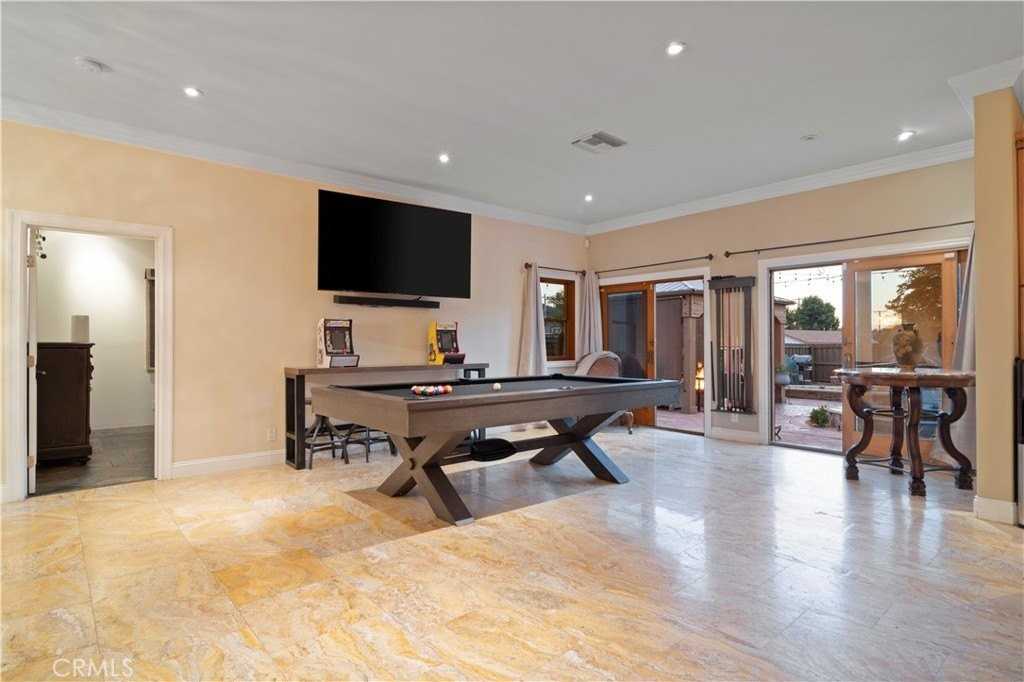 441 S Valley Center Ave - Photo 4 of 11