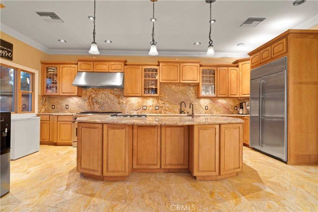 441 S Valley Center Ave - Photo 5 of 11