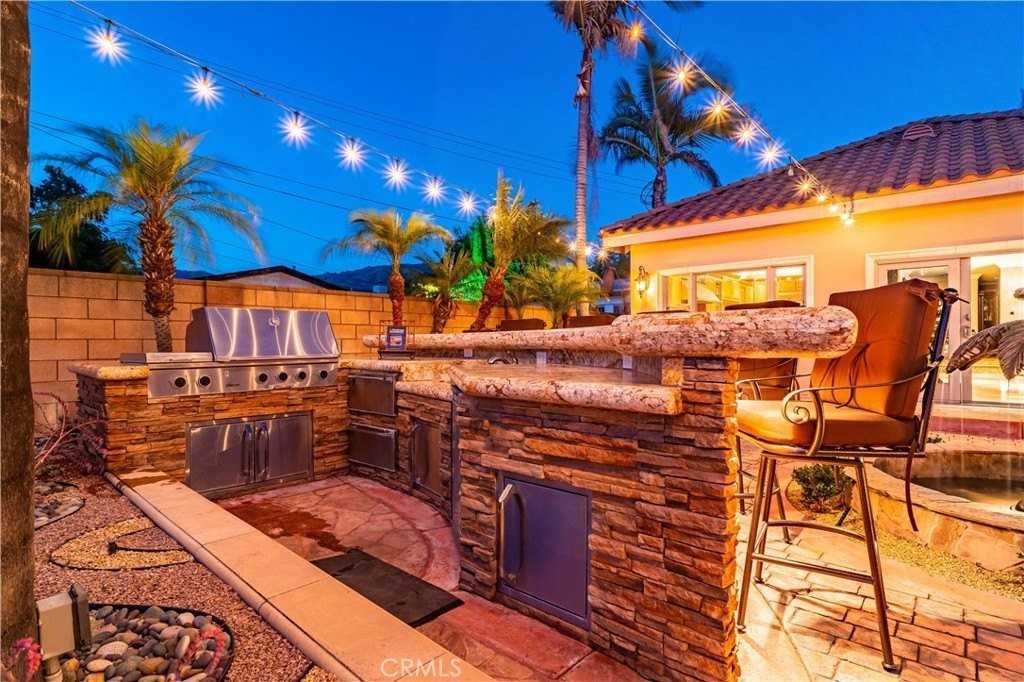 441 S Valley Center Ave - Photo 7 of 11