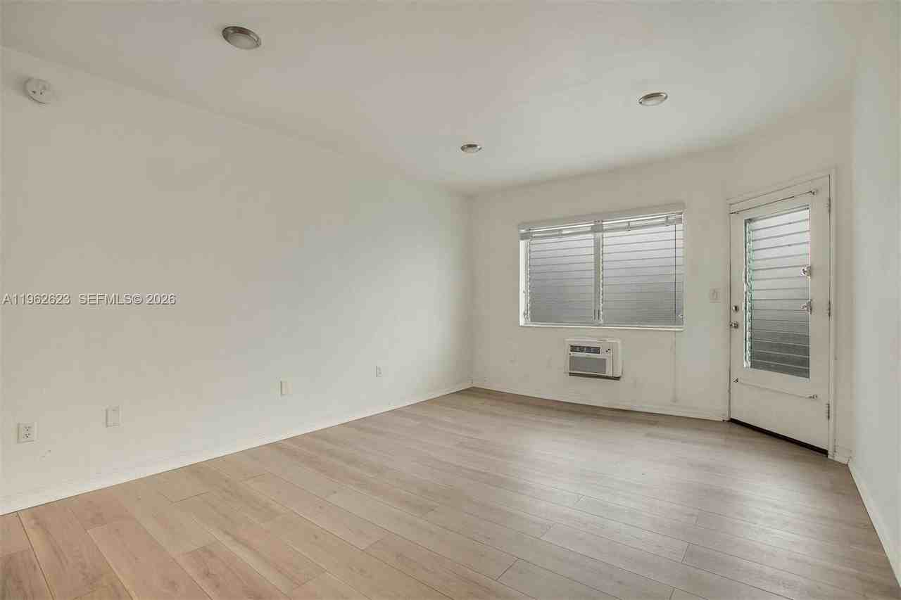 835 Meridian Ave #3 - Photo 3 of 20