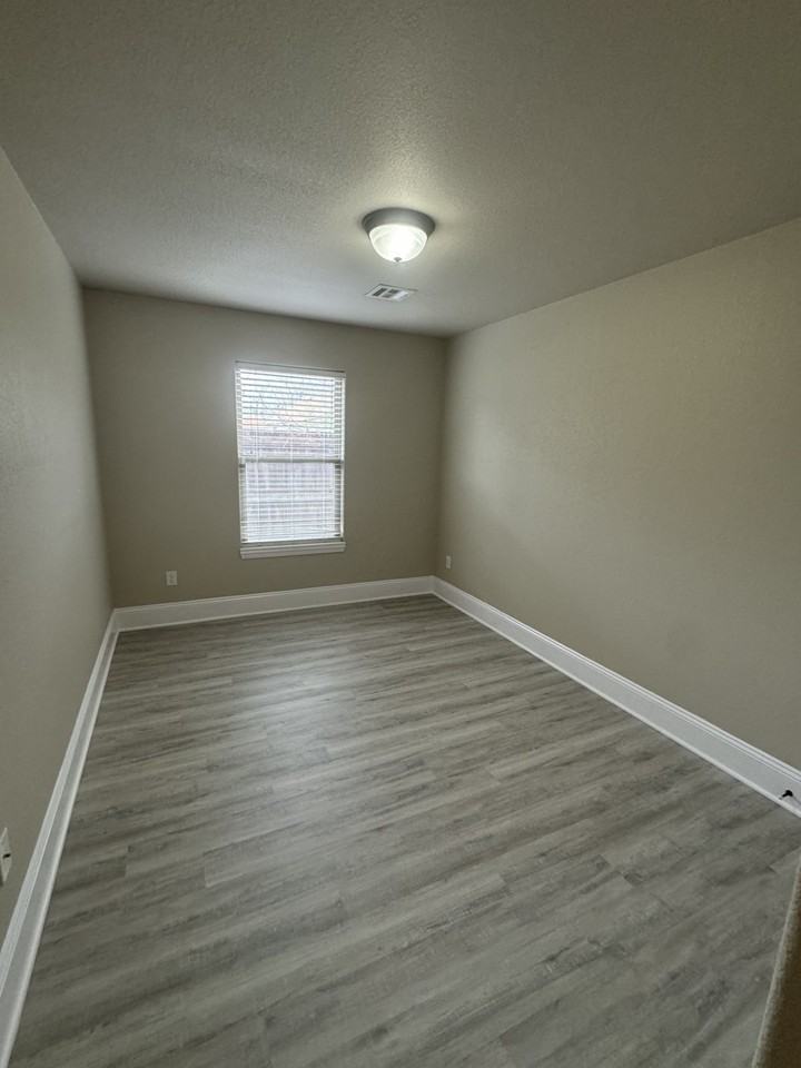 321 N Pine St #100 - Photo 6 of 10