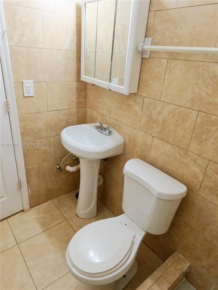 1120 Nw 64th St - Photo 3 of 7