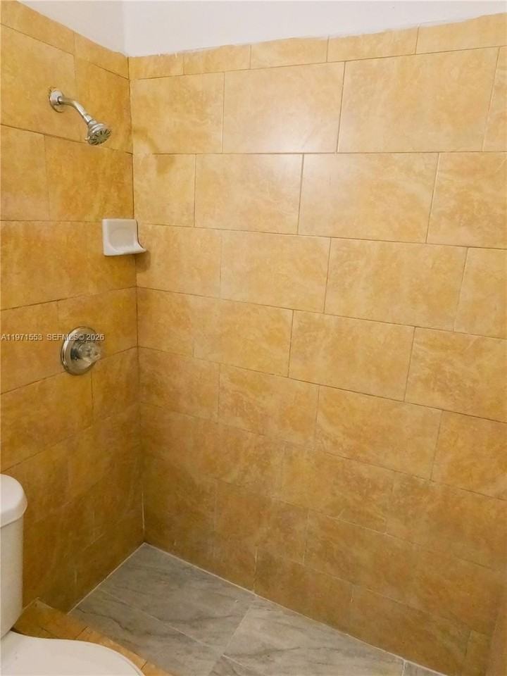 1120 Nw 64th St - Photo 4 of 7