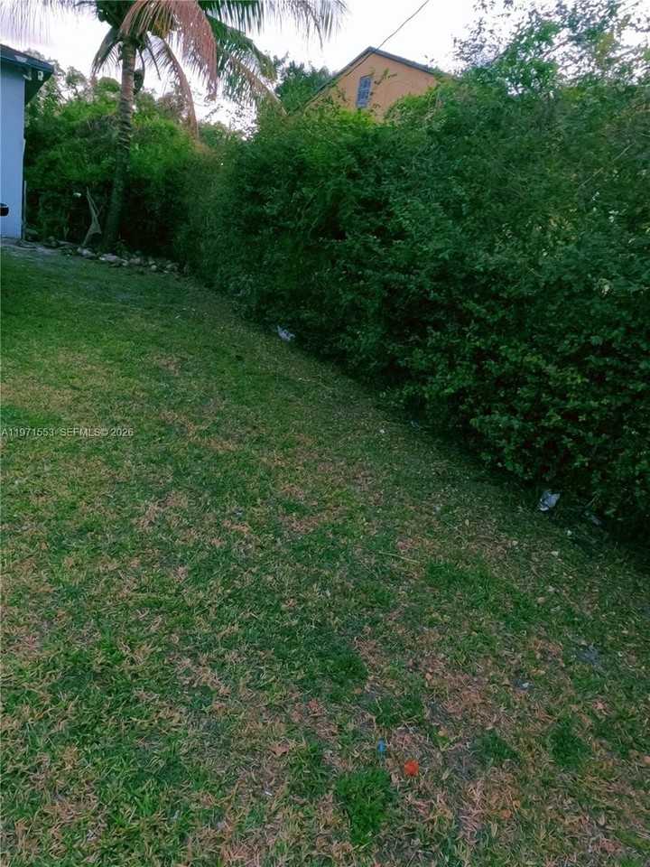 1120 Nw 64th St - Photo 6 of 7