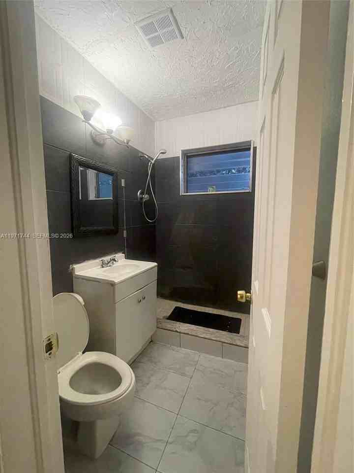 121 Ne 169th Ter - Photo 6 of 14