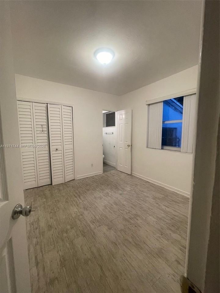 121 Ne 169th Ter - Photo 7 of 14