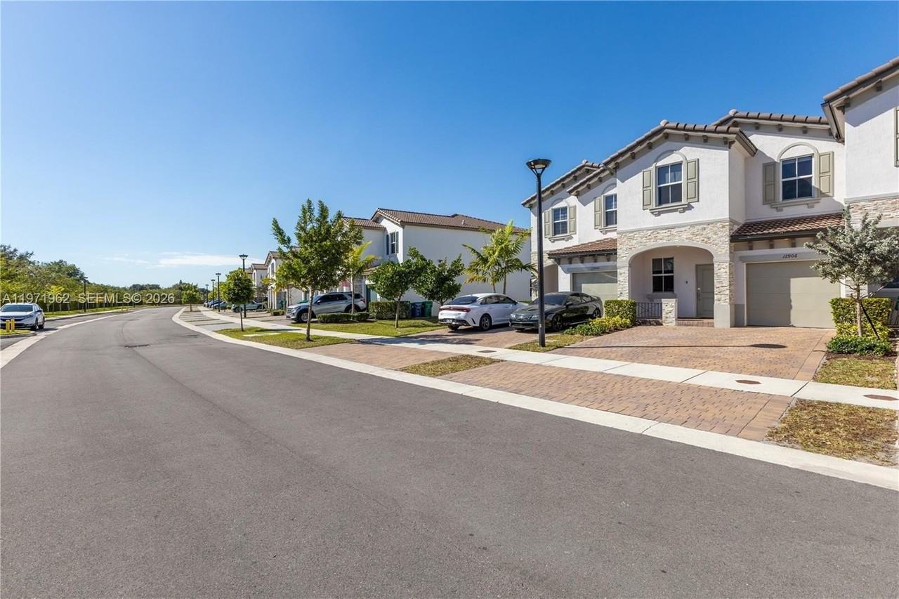 12906 Nw 22nd Pl #0 - Photo 2 of 50