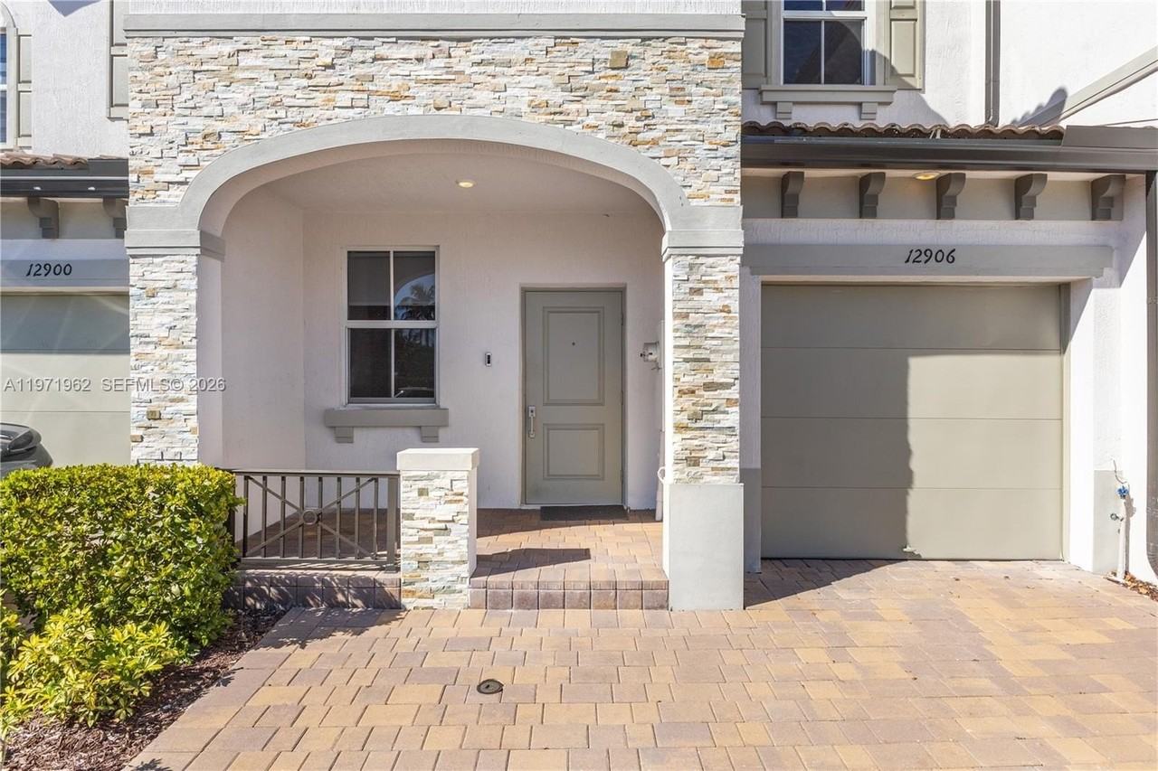 12906 Nw 22nd Pl #0 - Photo 4 of 50