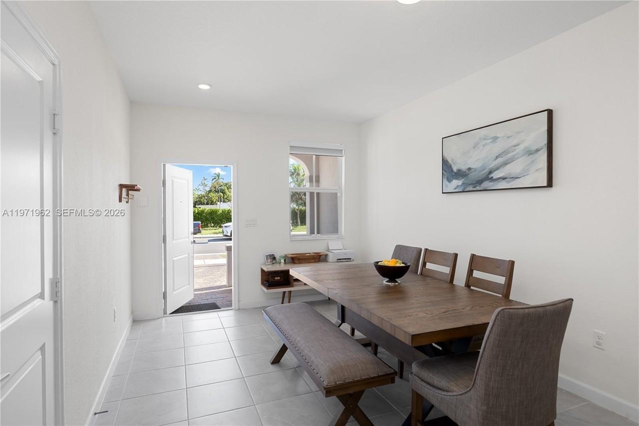 12906 Nw 22nd Pl #0 - Photo 5 of 50