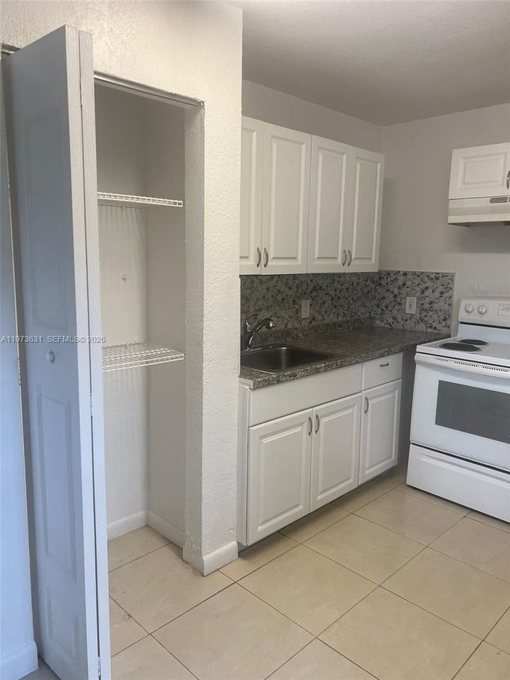 921 Nw 2nd Ave #2 - Photo 6 of 30