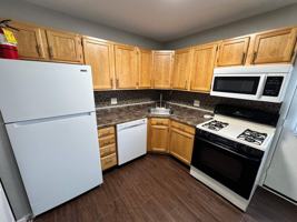 featured image of 1221 S Linn St