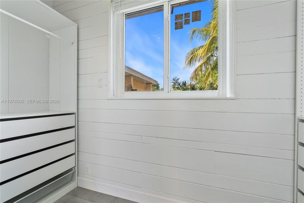 2204 Mckinley St #2 - Photo 6 of 10