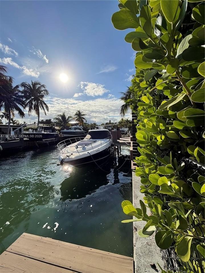 1240 Ne 83rd St #1240 - Photo 4 of 7