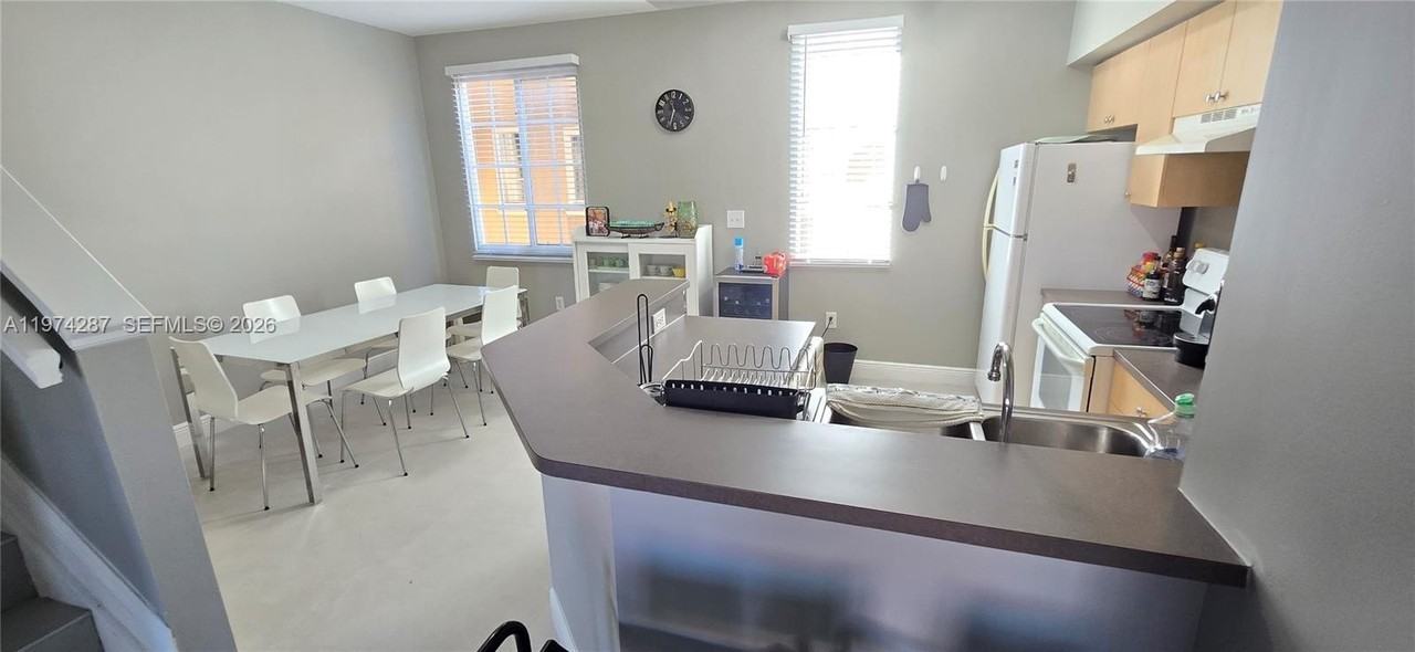 2945 Ne 185th St #1412 - Photo 4 of 39