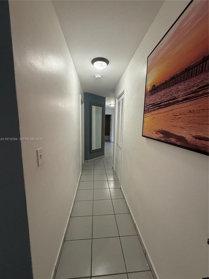 1853 Sw 17th St #3 - Photo 5 of 16