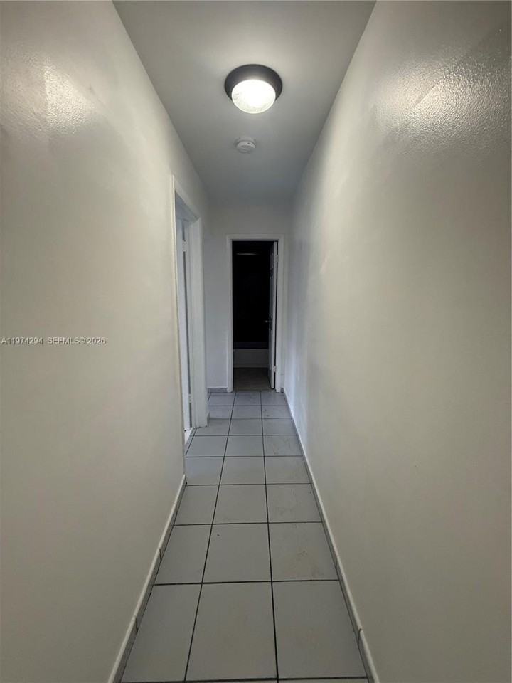 1853 Sw 17th St #3 - Photo 6 of 16