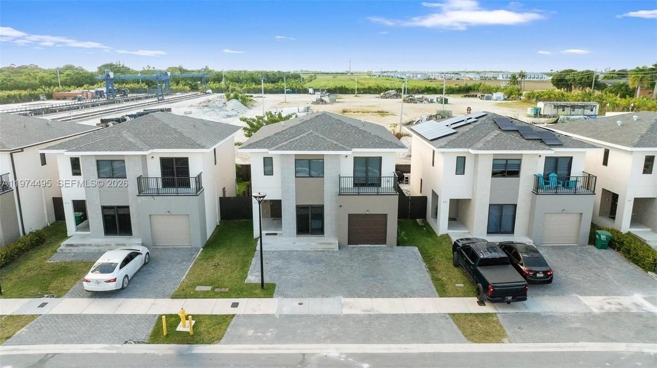 275 Nw 13th Pl #1 - Photo 7 of 12