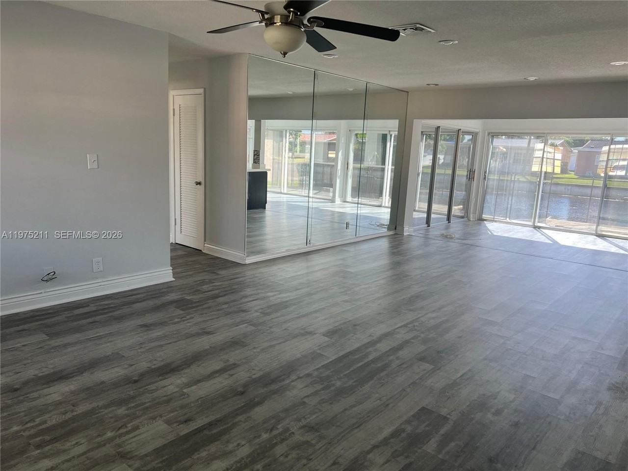 5909 Nw 67th Ave - Photo 2 of 21