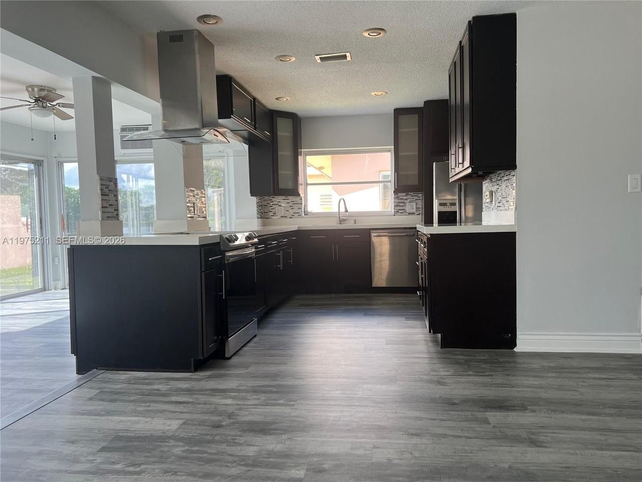 5909 Nw 67th Ave - Photo 7 of 21