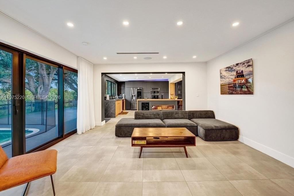 4660 Sw 37th Ave - Photo 5 of 50