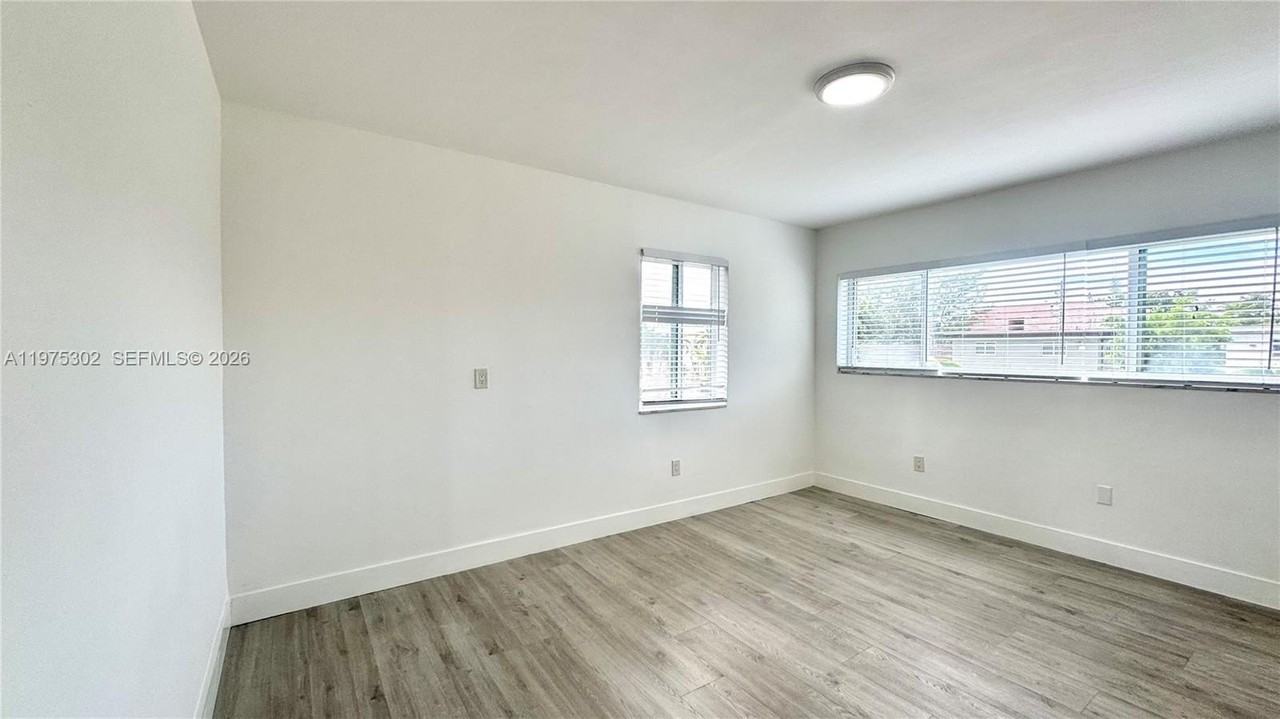 650 Lenox Ave #3 - Photo 4 of 9