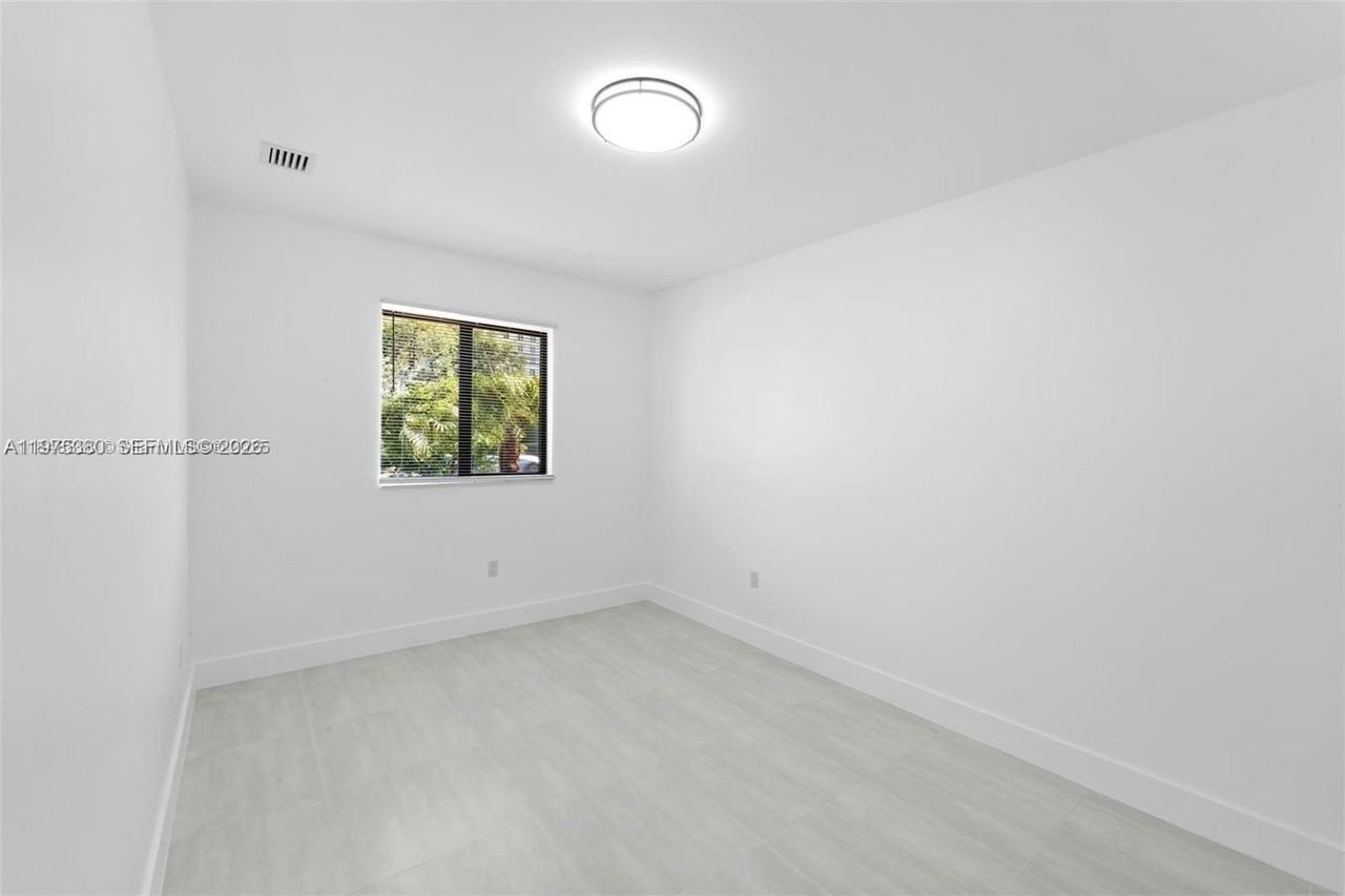 3712 Nw 13th Pl #2 - Photo 7 of 9