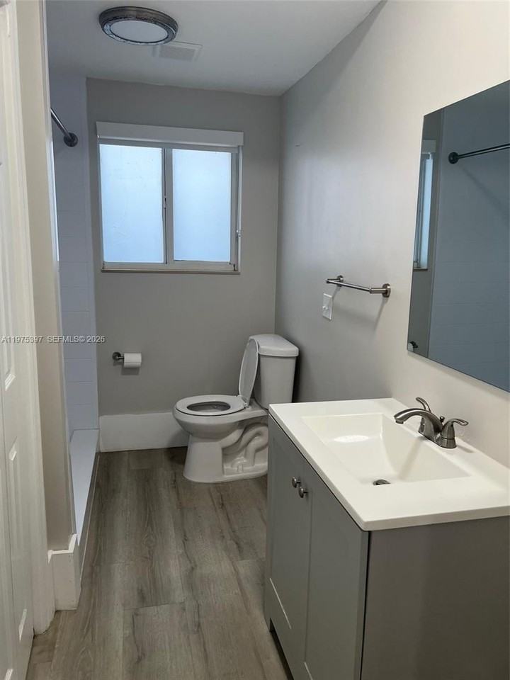 1901 Johnson St #2 - Photo 5 of 9