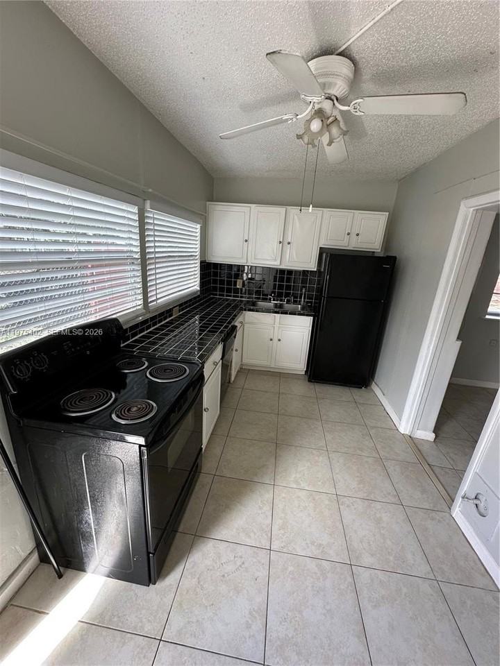 2443 Cleveland St #2 - Photo 2 of 6