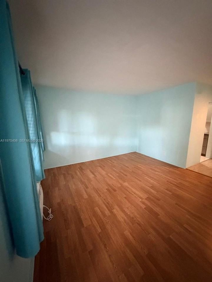 450 Layne Blvd #18 - Photo 3 of 12