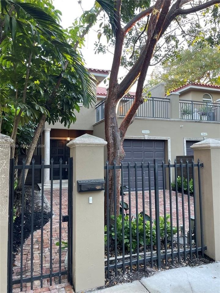 2840 Shipping Ave #2840 - Photo 2 of 29