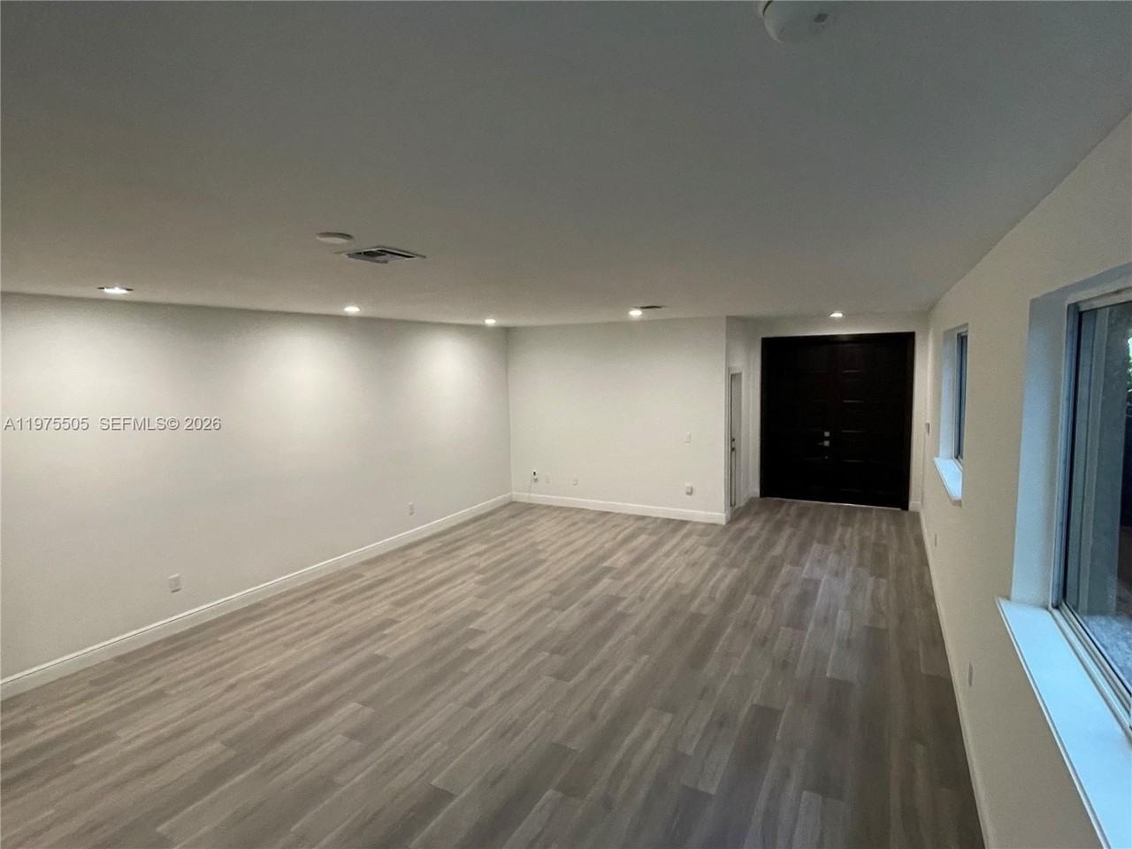 2840 Shipping Ave #2840 - Photo 5 of 29