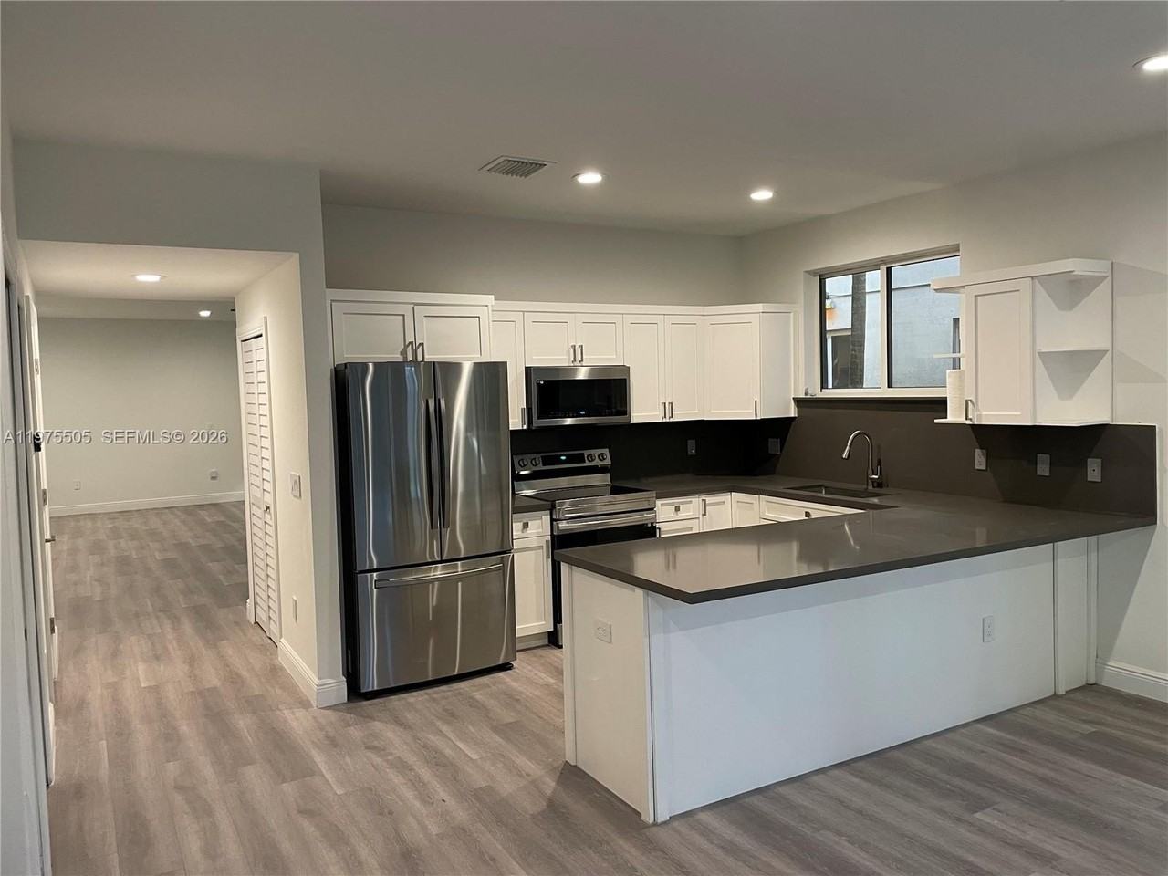 2840 Shipping Ave #2840 - Photo 7 of 29