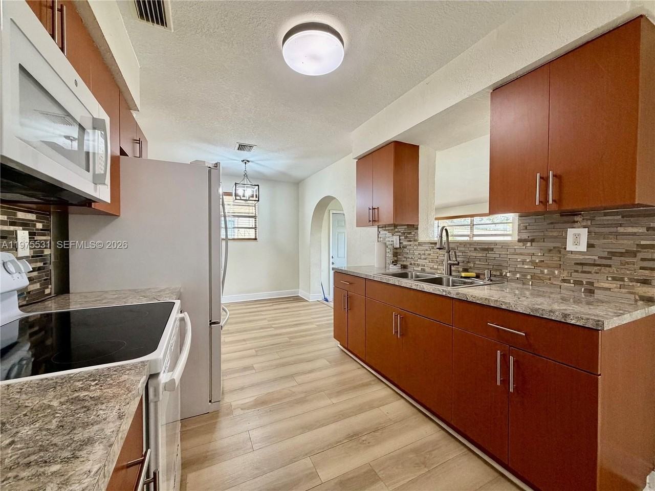 1351 W 34th St - Photo 5 of 14