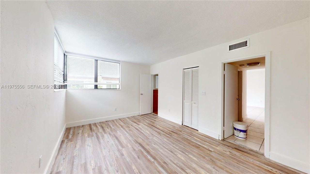 2345 Ne 135th St #210 - Photo 5 of 10