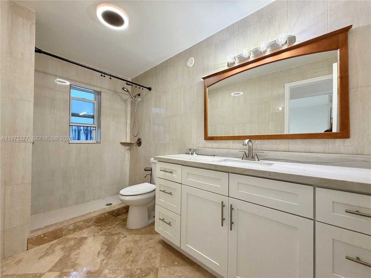 1625 Dewey St #3 - Photo 3 of 9