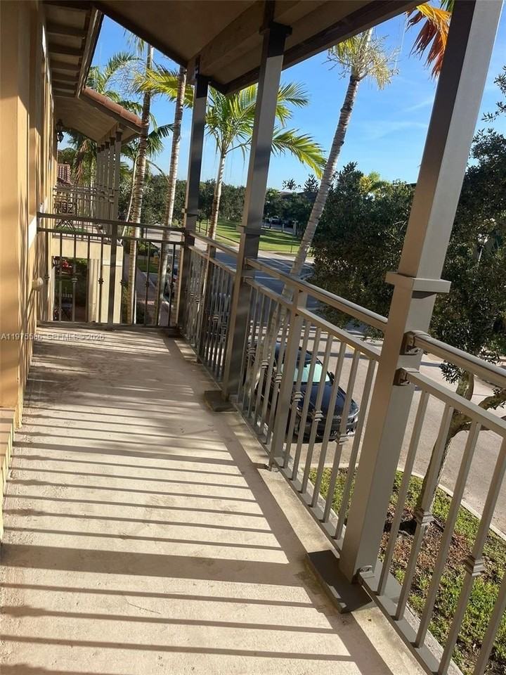 1522 Sw 147th Ter - Photo 3 of 45