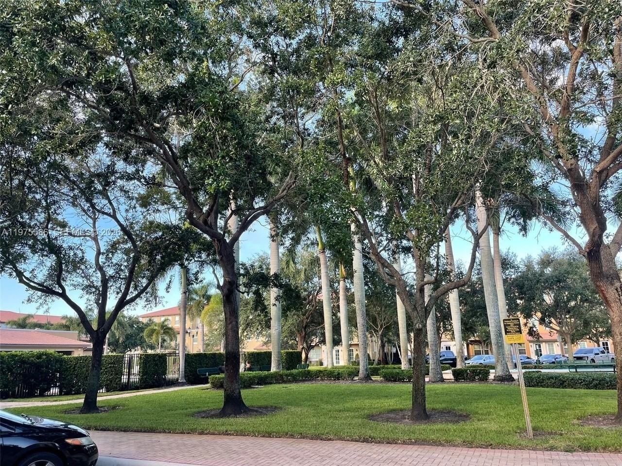 1522 Sw 147th Ter - Photo 6 of 45