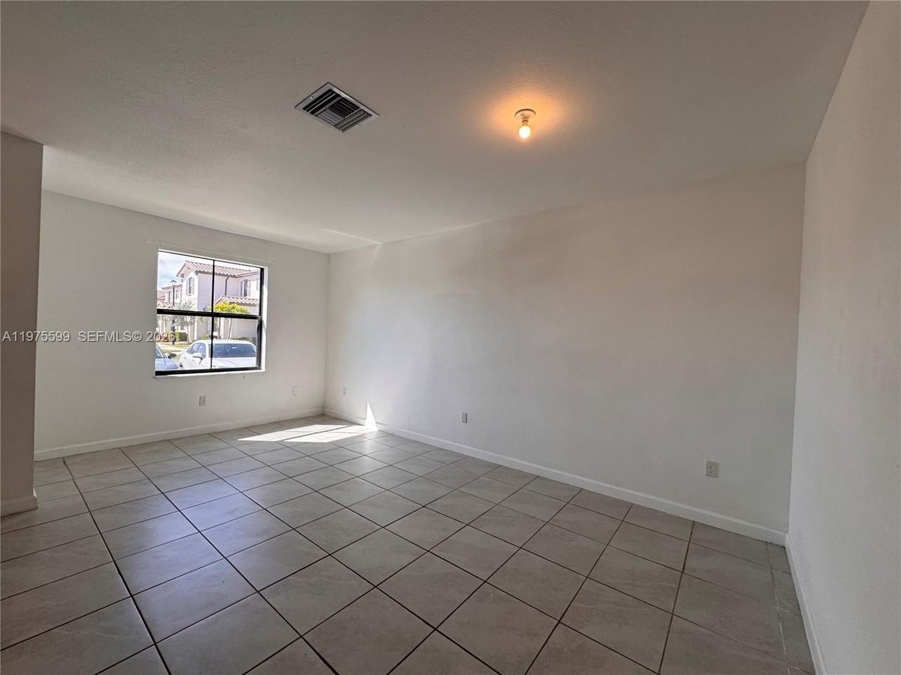 11813 Sw 246th Ter #11813 - Photo 2 of 13