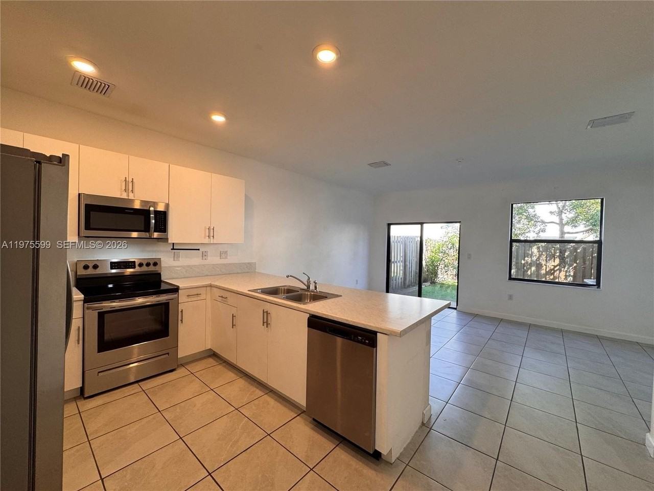 11813 Sw 246th Ter #11813 - Photo 3 of 13