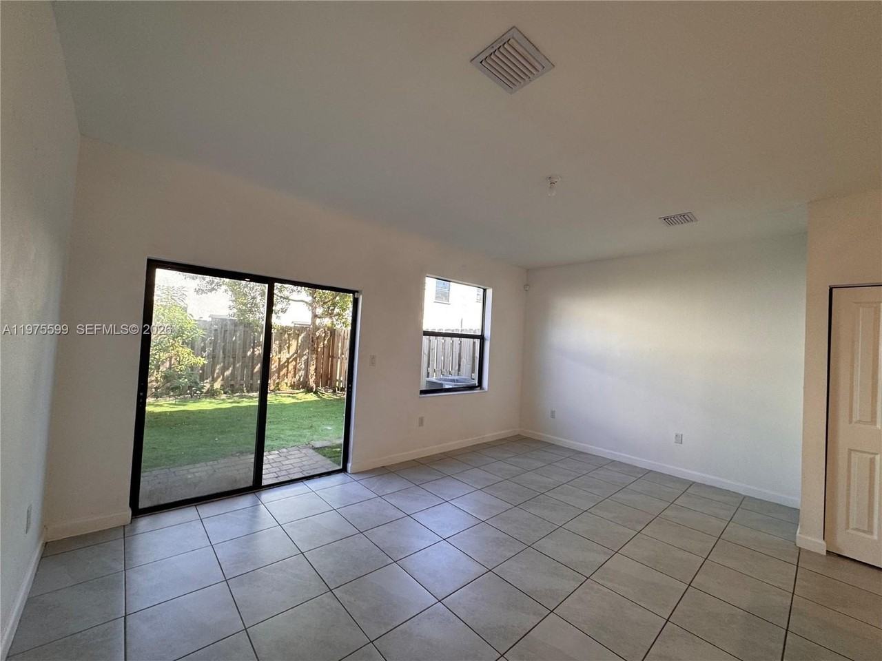 11813 Sw 246th Ter #11813 - Photo 4 of 13