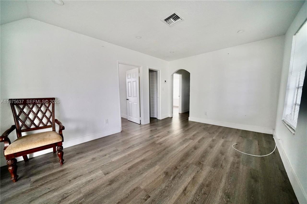 3376 Nw 49th St #B - Photo 7 of 14