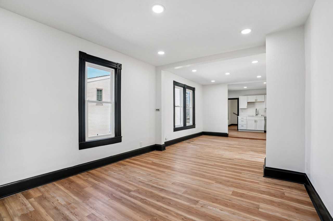 5039 26th Ave - Photo 4 of 25